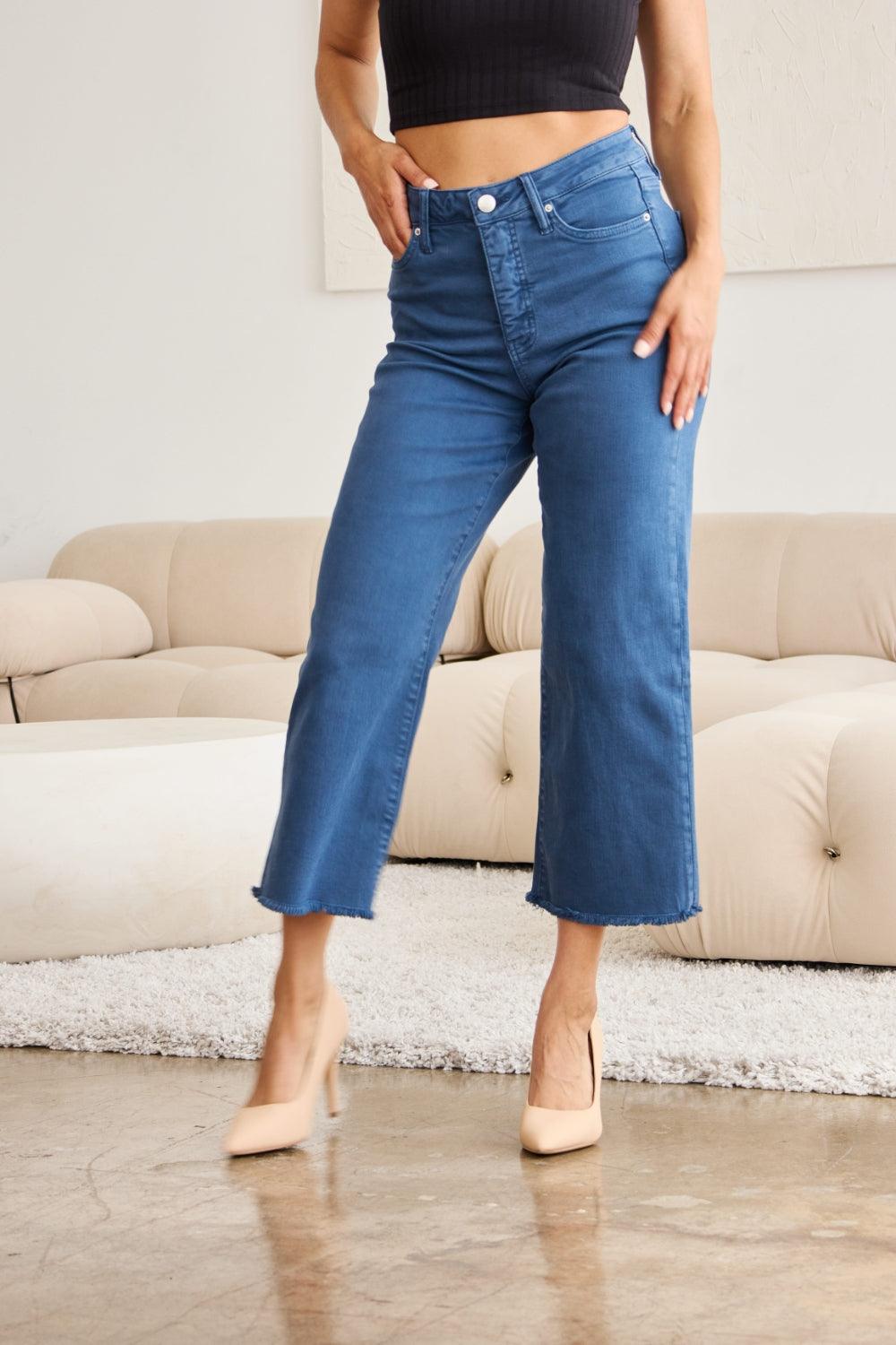 Pantalones vaqueros de talle alto con dobladillo sin rematar y control de abdomen de RFM Crop Chloe