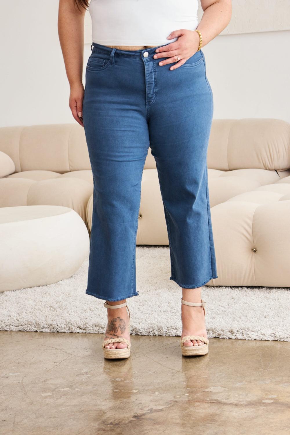 Pantalones vaqueros de talle alto con dobladillo sin rematar y control de abdomen de RFM Crop Chloe